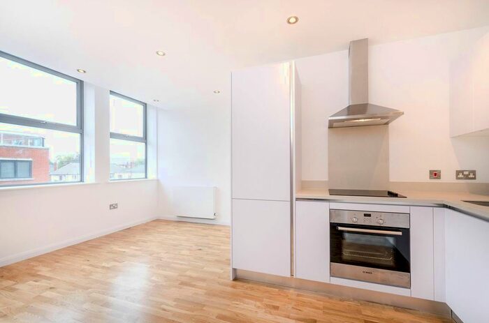 1 Bedroom Flat To Rent In Streatham High Road, Streatham Hill, London, SW16