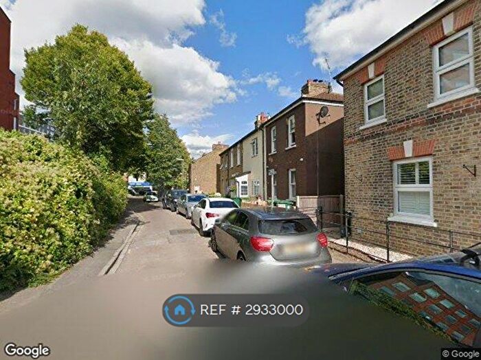 1 Bedroom Flat To Rent In George St, Staines-Upon-Thames, TW18
