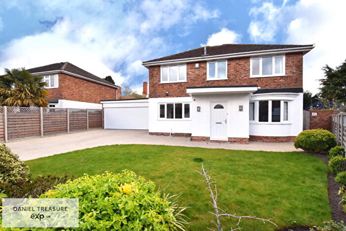 4 Bedroom Detached House For Sale In Park Hill, Bickley, BR1