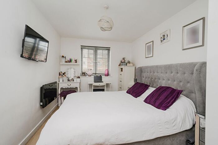 1 Bedroom Flat For Sale In Schoolgate Drive, Morden, SM4