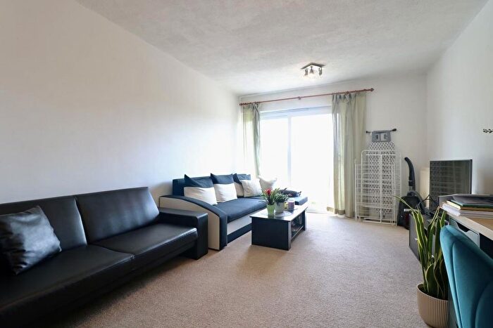 2 Bedroom Flat To Rent In Bishopsford Road, Morden, SM4