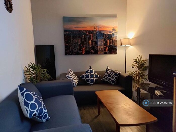 3 Bedroom Flat To Rent In The Study, Salford, M6