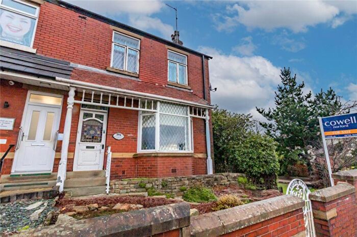 3 Bedroom End Of Terrace House For Sale In Edenfield Road, Passmonds, Rochdale, OL12