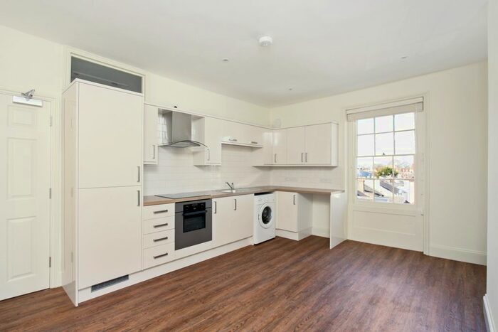 1 Bedroom Flat To Rent In Clarence Square, Cheltenham, GL50