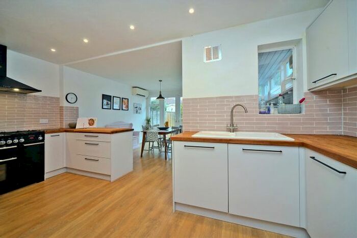 3 Bedroom End Of Terrace House To Rent In Buckland Way, Worcester Park KT4