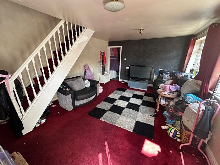 2 Bedroom Semi Detached House For Sale In Dale Road, Middleton, Manchester, M24