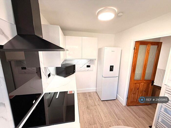 2 Bedroom Flat To Rent In Ranscombe Close, Rochester, ME2