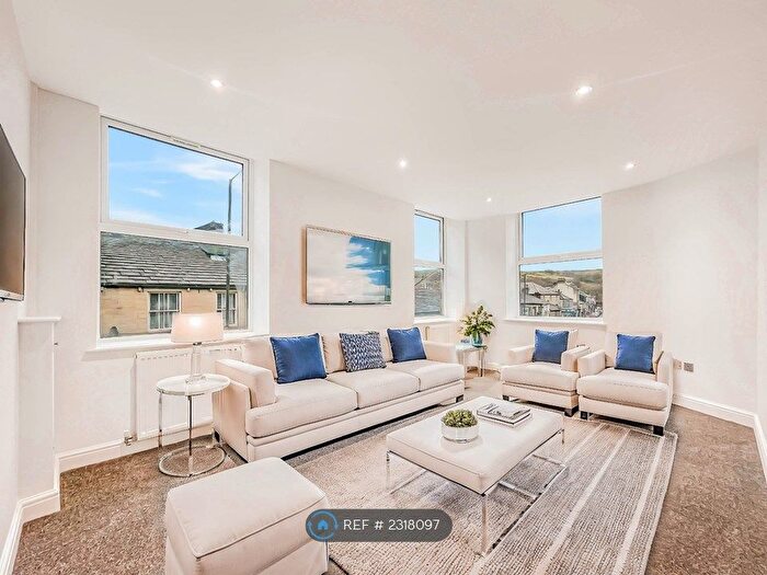 2 Bedroom Flat To Rent In Rochdale Road, Bacup, OL13