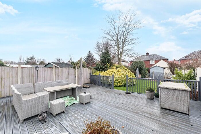 3 Bedroom Semi Detached House For Sale In Womersley Road, Knottingley, West Yorkshire, WF11