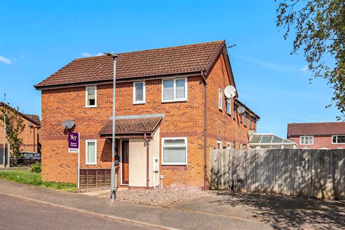 1 Bedroom Semi Detached House For Sale In , Daisy Croft, Rushden, NN10