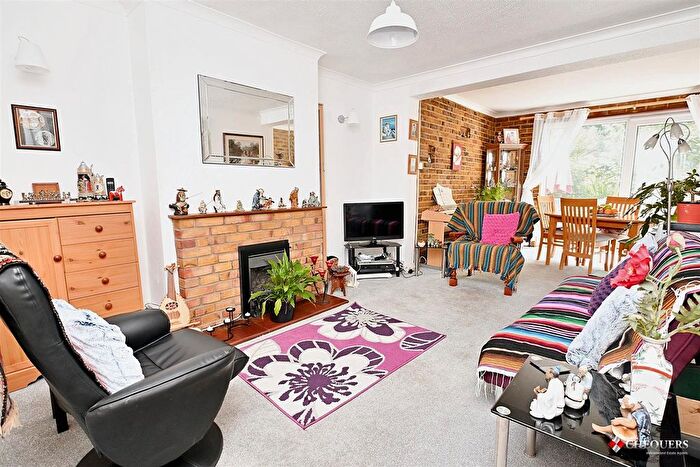 4 Bedroom Semi-Detached House For Sale In Hazelwood Close, Basingstoke, RG23