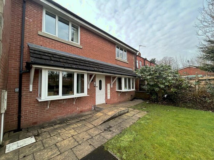 2 Bedroom Flat To Rent In Bowling Court, Bolton, BL1