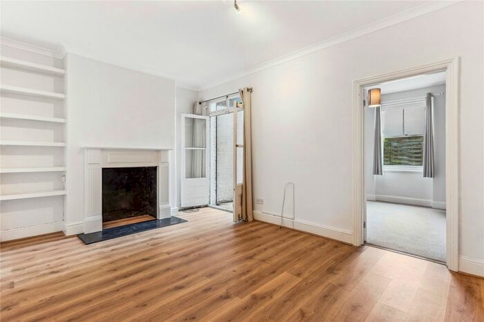 2 Bedroom Flat To Rent In Vera Road, London, SW6