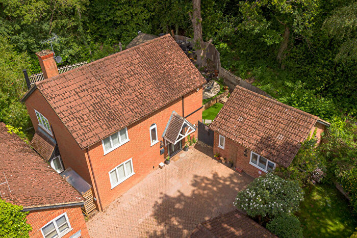3 Bedroom Detached House For Sale In The Junipers, Wokingham, Berkshire, RG41