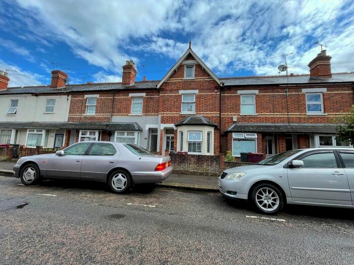 Houses for sale in Wokingham Road, RG6, Reading