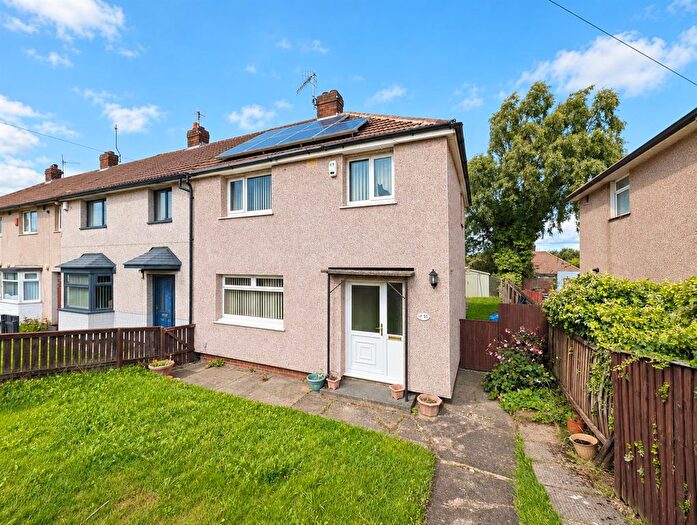 3 Bedroom Town House For Sale In Farm Hill Road, Idle, Bradford, BD10