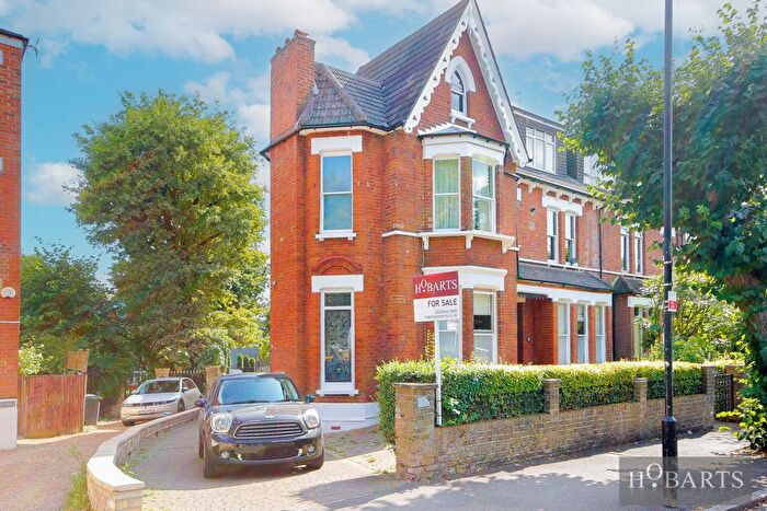 2 Bedroom Flat For Sale In Stapleton Hall Road, N4