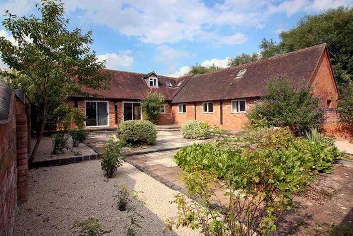4 Bedroom Barn Conversion To Rent In Atherstone On Stour, Stratford-Upon-Avon, CV37