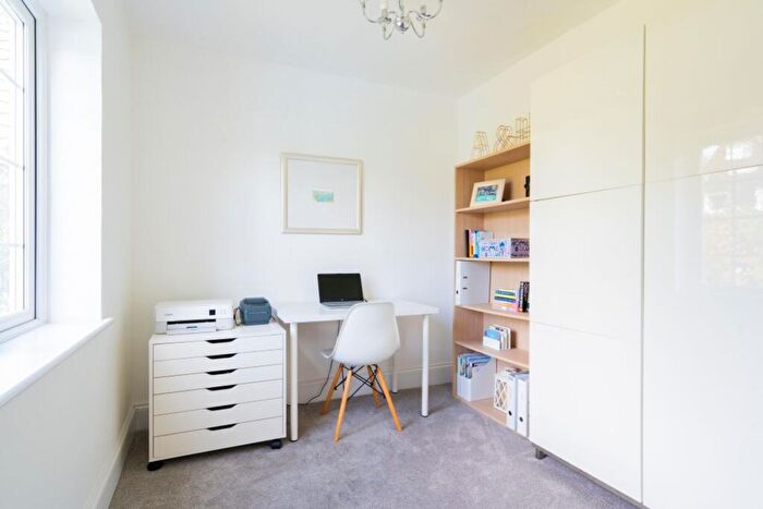 5 Bedroom Detached House For Sale In Knottocks End, Beaconsfield, HP9