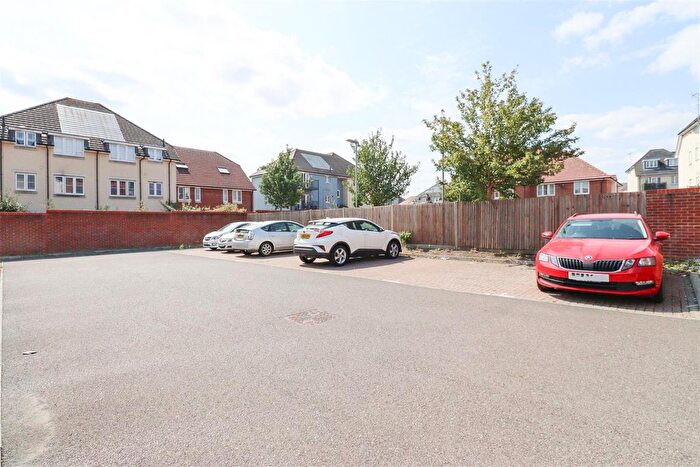 2 Bedroom Flat For Sale In Deadbrook Lane, Aldershot, GU12
