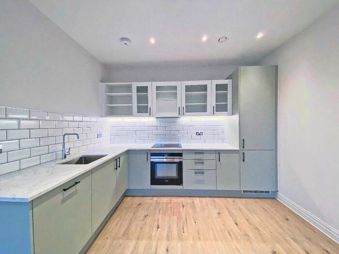 2 Bedroom Flat To Rent In Pembroke Broadway, Camberley, GU15