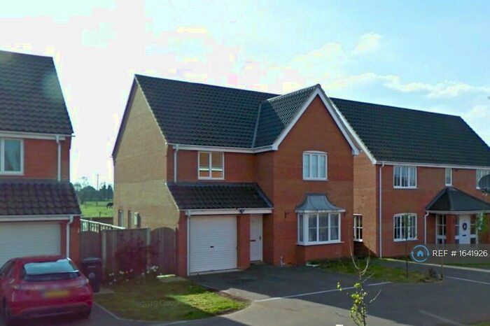 3 Bedroom Detached House To Rent In Linden Walk, Beck Row, Bury St. Edmunds, IP28