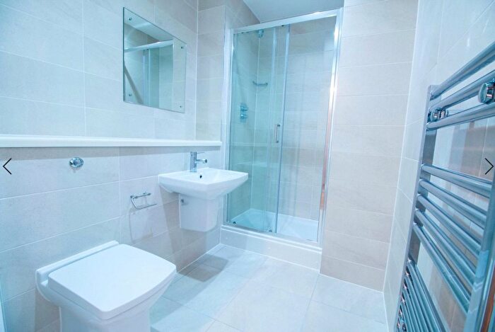 1 Bedroom Flat To Rent In Michigan Point Tower B, Michigan Avenue, M50