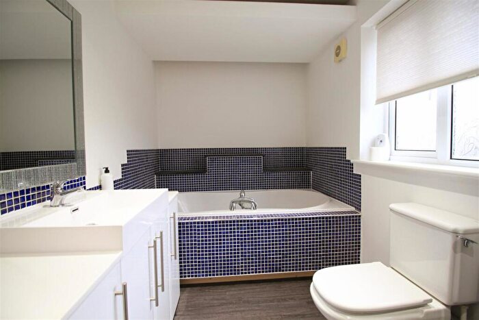 4 Bedroom Semi-Detached House To Rent In Richards Close, Audenshaw, Manchester, M34