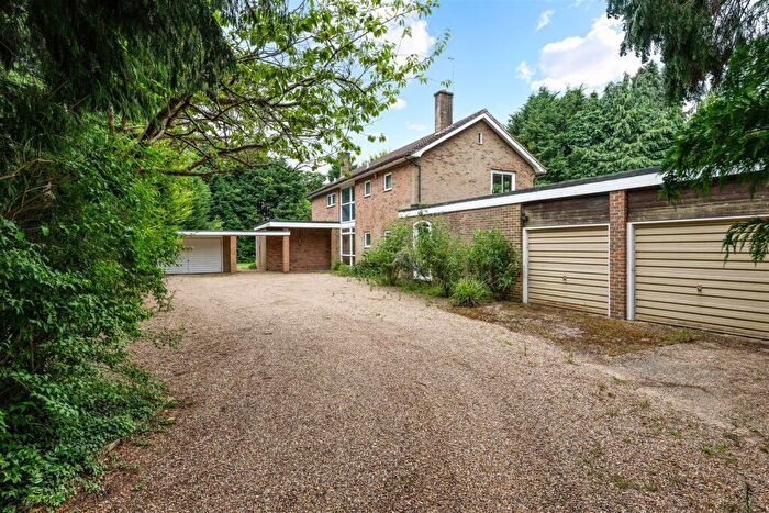 5 Bedroom Detached House For Sale In Waterhouse Lane, Kingswood, Tadworth, KT20