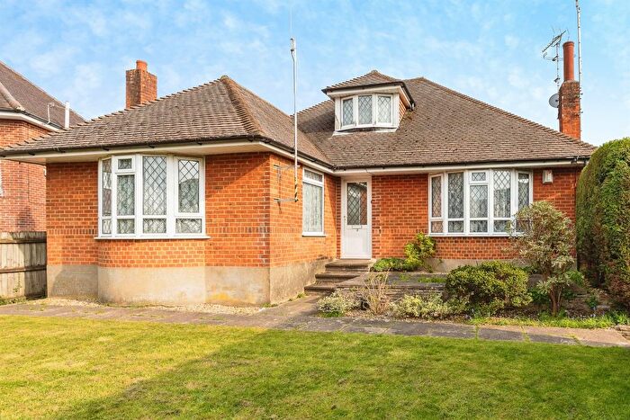 4 Bedroom Bungalow For Sale In Lawford Rise, Bournemouth, BH9