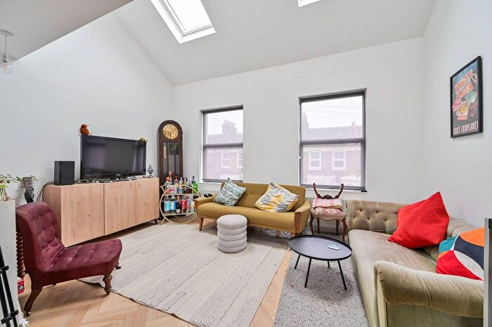 3 Bedroom Flat To Rent In Geldart Road, Peckham, London, SE15