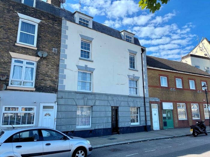 1 Bedroom Flat To Rent In - Snargate Street, Dover, CT17