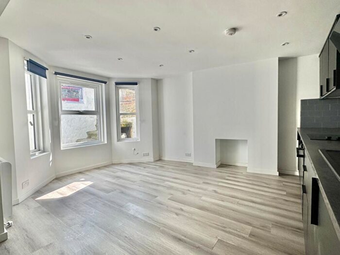 2 Bedroom Flat For Sale In Bradstone Avenue, Folkestone, CT19