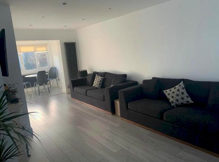 3 Bedroom Terraced House To Rent In Kingaby Gardens, Rainham, London, RM13