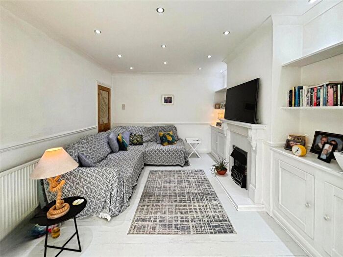 2 Bedroom Flat For Sale In Droveway Gardens, St. Margarets Bay, Dover, Kent, CT15