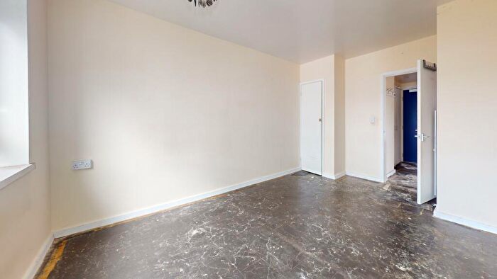 1 Bedroom Flat For Sale In Henshall Point, Bromley High Street, Bow, London, E3