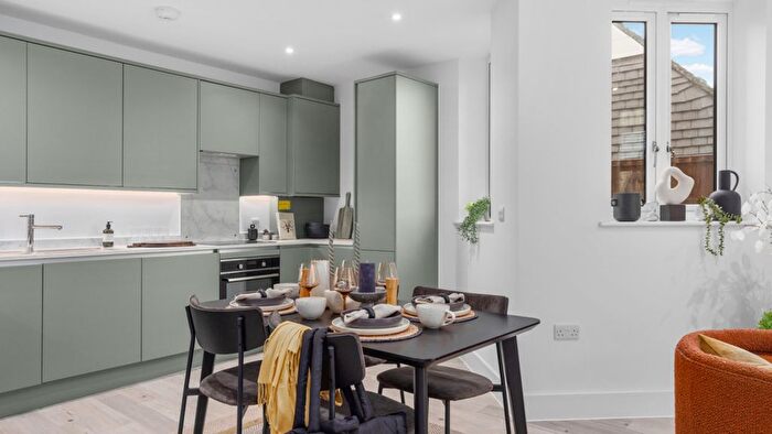 1 Bedroom Flat For Sale In Grovelands Road, Purley, CR8
