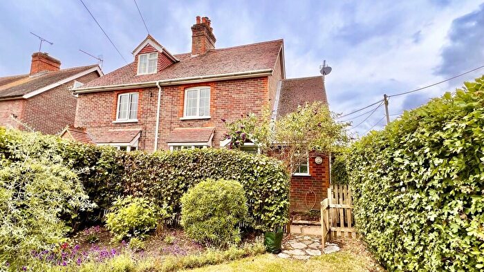 4 Bedroom Semi-Detached House For Sale In Benhams Lane, Greatham, Liss, Hampshire, GU33