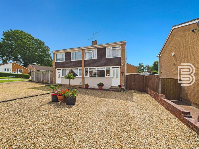 3 Bedroom Semi-Detached House For Sale In Marsons Drive, Crick, Northampton, NN6