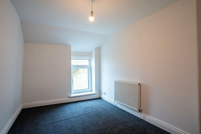 2 Bedroom Cottage To Rent In Wind Street, Blaenllechau, CF43