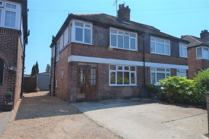 3 Bedroom Semi-Detached House To Rent In Middleton Avenue, Greenford, UB6