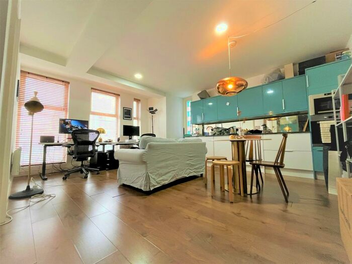 1 Bedroom Flat To Rent In Vale Road, N4