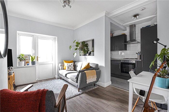 1 Bedroom Apartment For Sale In Birchanger Road, London, SE25