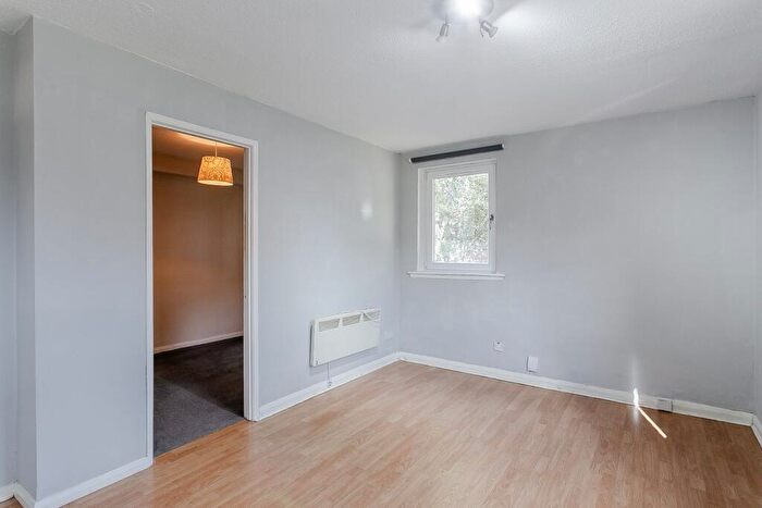 1 Bedroom Flat For Sale In Laichpark Loan, Edinburgh, EH14