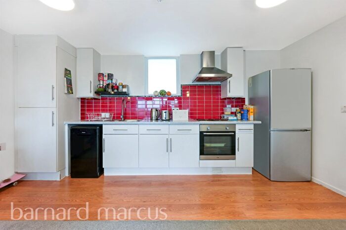 2 Bedroom Flat For Sale In Consort Road, London, SE15