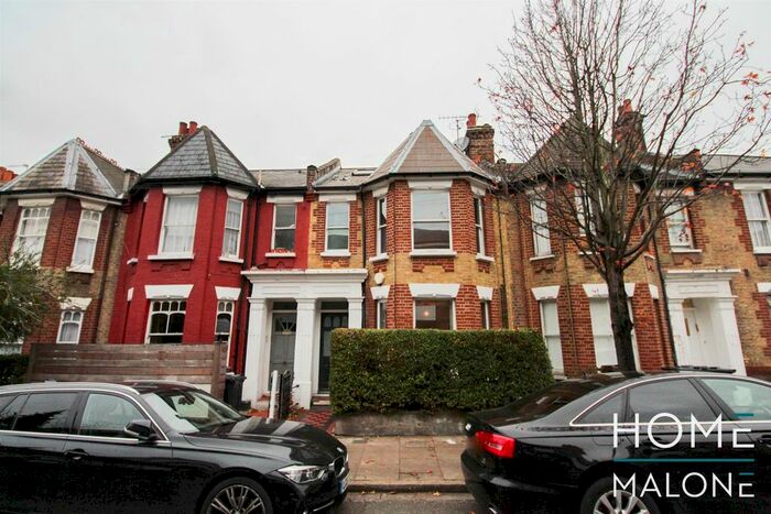 3 Bedroom Flat To Rent In Brooke Road, London, E5