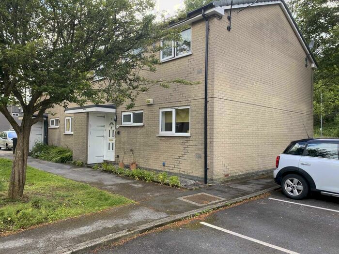 2 Bedroom Flat To Rent In Dunwood Park Court, Shaw, OL2