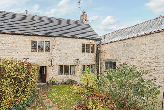 2 Bedroom Cottage For Sale In London Road, Stroud, GL5
