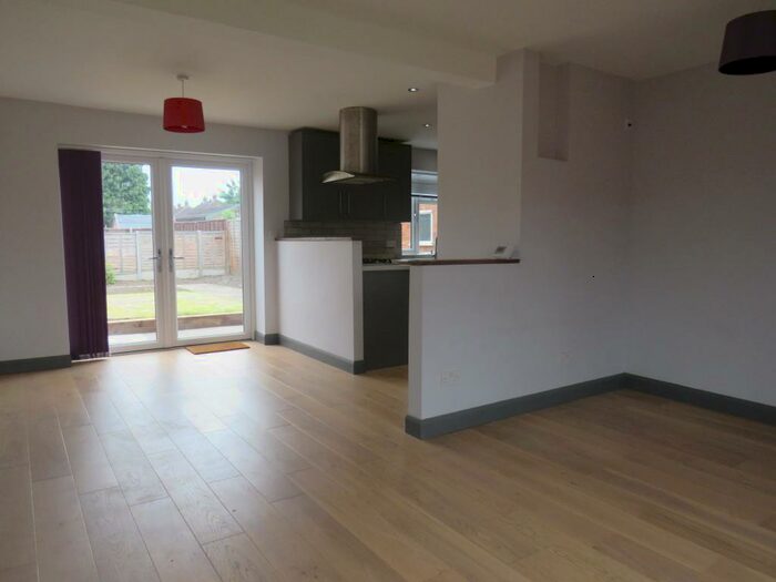 3 Bedroom Semi-Detached House To Rent In Longfellow Avenue, Warwick, CV34