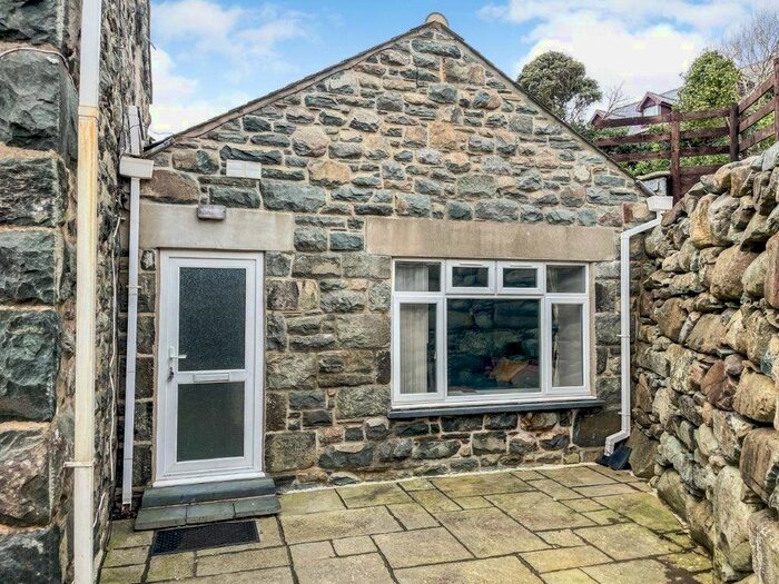 1 Bedroom Maisonette To Rent In Llanaber, Barmouth, Gwynedd, LL42